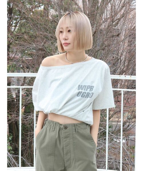 Ungrid（アングリッド）の「WAIPER別注 オフショルロゴTee（Tシャツ/カットソー・レディース・ライトグレー/ネイビー/イエロー・FREE）」の20枚目の写真