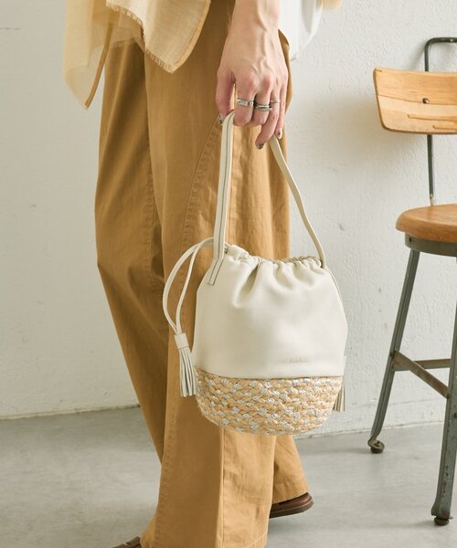 ear PAPILLONNER（イアパピヨネ）の「【Jhuri Shate （ジュリシャテ）】エッグバッグ（かごバッグ・レディース・ホワイト/ブラック・FREE）」の2枚目の写真