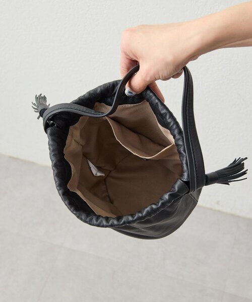 ear PAPILLONNER（イアパピヨネ）の「【Jhuri Shate （ジュリシャテ）】エッグバッグ（かごバッグ・レディース・ホワイト/ブラック・FREE）」の4枚目の写真