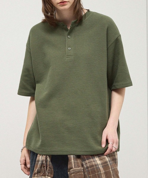 Alfred Alex(アルフレッドアレックス)の「【Alfred Alex】Waffle Henley Neck Tee / ワッフル ヘンリーネックTシャツ(Tシャツ/カットソー・メンズ・グレー/チャコールグレー/ブラック/カーキ系/プラム/ホワイト・M/L)」の5枚目の写真