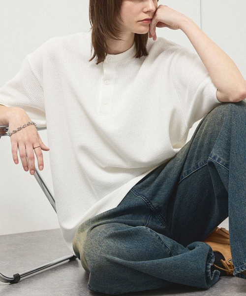 Alfred Alex(アルフレッドアレックス)の「【Alfred Alex】Waffle Henley Neck Tee / ワッフル ヘンリーネックTシャツ(Tシャツ/カットソー・メンズ・グレー/チャコールグレー/ブラック/カーキ系/プラム/ホワイト・M/L)」の20枚目の写真