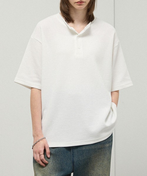 Alfred Alex(アルフレッドアレックス)の「【Alfred Alex】Waffle Henley Neck Tee / ワッフル ヘンリーネックTシャツ(Tシャツ/カットソー・メンズ・グレー/チャコールグレー/ブラック/カーキ系/プラム/ホワイト・M/L)」の22枚目の写真