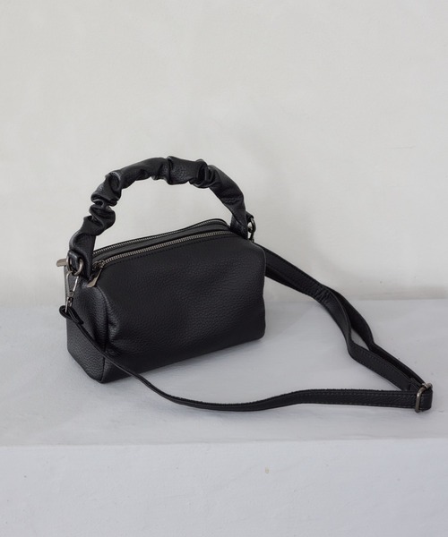 mysty woman(ミスティウーマン)の「ギャザーハンドルBAG 740431(ショルダーバッグ・レディース・アイボリー/ブラック・FREE)」の1枚目の写真