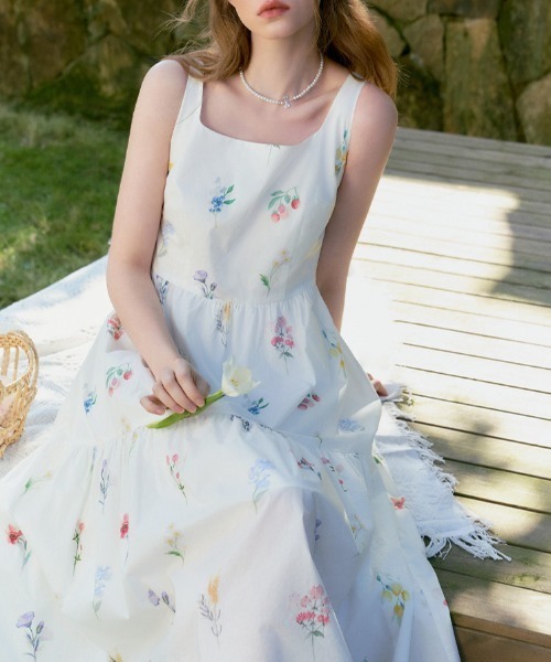 AMAJI（アマジ）の「スクエアネック フラワープリント ノースリーブ ロングワンピース（ワンピース・レディース・ホワイト・SMALL/MEDIUM/LARGE/X-LARGE）」の2枚目の写真