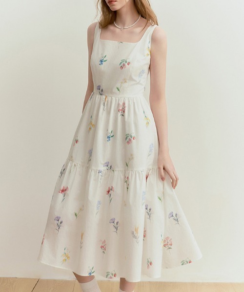AMAJI（アマジ）の「スクエアネック フラワープリント ノースリーブ ロングワンピース（ワンピース・レディース・ホワイト・SMALL/MEDIUM/LARGE/X-LARGE）」の4枚目の写真