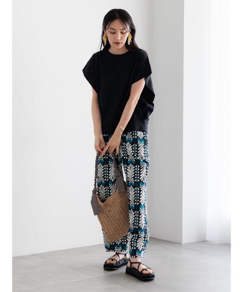 Te chichi（テチチ）の「【接触冷感/遮熱/吸水速乾】ショルダータックドルマンTシャツ（Tシャツ/カットソー・レディース・チャコールグレー/ブルー/オフホワイト/ブラック・F）」の6枚目の写真