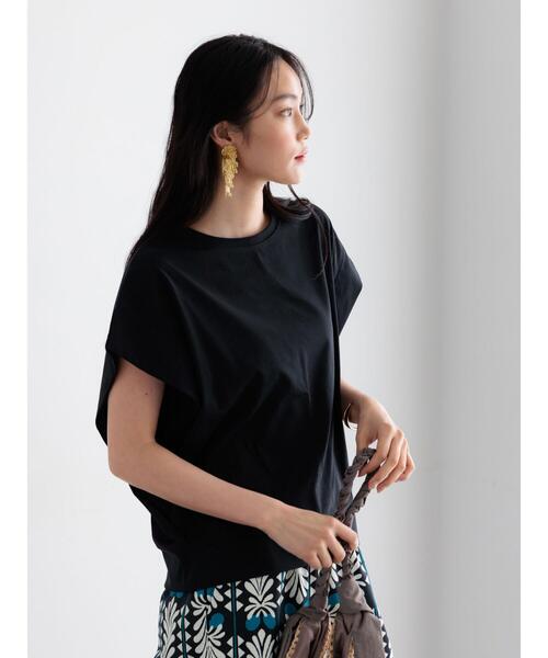 Te chichi（テチチ）の「【接触冷感/遮熱/吸水速乾】ショルダータックドルマンTシャツ（Tシャツ/カットソー・レディース・チャコールグレー/ブルー/オフホワイト/ブラック・F）」の9枚目の写真