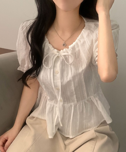 LAFFMO（ラフモ）の「パフスリーブギャザーリボンブラウス（Tシャツ/カットソー・レディース・ブルー/ベージュ/ホワイト・F）」の2枚目の写真