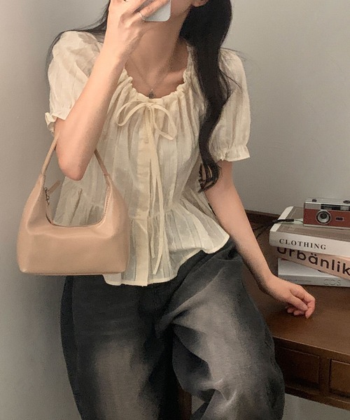 LAFFMO（ラフモ）の「パフスリーブギャザーリボンブラウス（Tシャツ/カットソー・レディース・ブルー/ベージュ/ホワイト・F）」の7枚目の写真