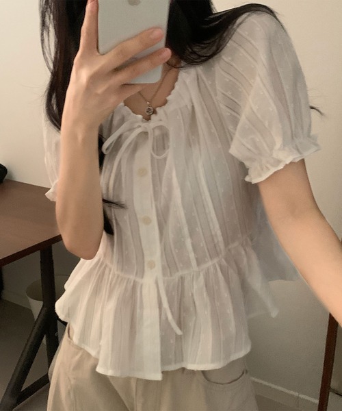 LAFFMO（ラフモ）の「パフスリーブギャザーリボンブラウス（Tシャツ/カットソー・レディース・ブルー/ベージュ/ホワイト・F）」の21枚目の写真
