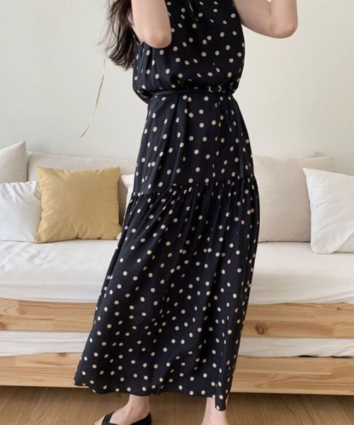 Flugge(フラッジー)の「ノースリーブドットロングワンピース(ワンピース・レディース・ブラック/ベージュ・MEDIUM/LARGE)」の4枚目の写真