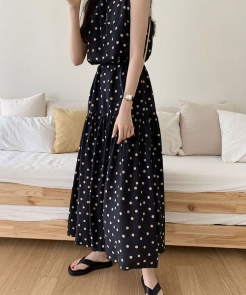 Flugge(フラッジー)の「ノースリーブドットロングワンピース(ワンピース・レディース・ブラック/ベージュ・MEDIUM/LARGE)」の5枚目の写真