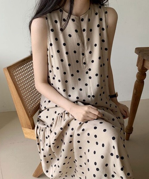 Flugge(フラッジー)の「ノースリーブドットロングワンピース(ワンピース・レディース・ブラック/ベージュ・MEDIUM/LARGE)」の6枚目の写真