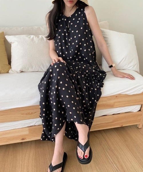 Flugge(フラッジー)の「ノースリーブドットロングワンピース(ワンピース・レディース・ブラック/ベージュ・MEDIUM/LARGE)」の8枚目の写真