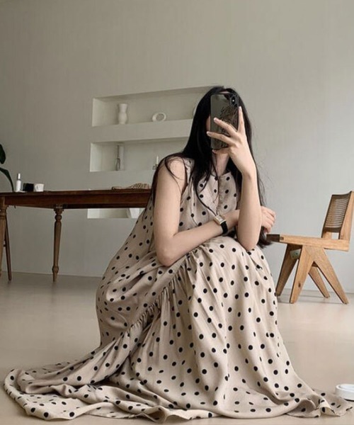 Flugge(フラッジー)の「ノースリーブドットロングワンピース(ワンピース・レディース・ブラック/ベージュ・MEDIUM/LARGE)」の11枚目の写真