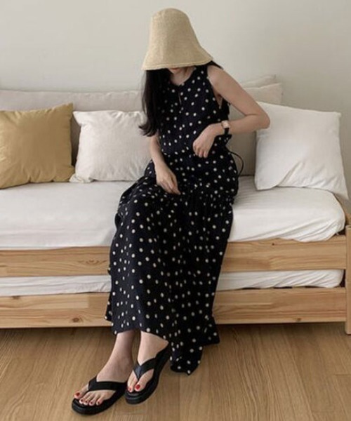 Flugge(フラッジー)の「ノースリーブドットロングワンピース(ワンピース・レディース・ブラック/ベージュ・MEDIUM/LARGE)」の16枚目の写真