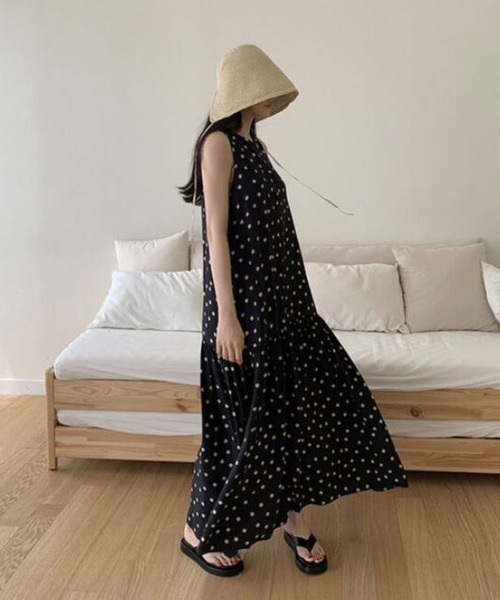 Flugge(フラッジー)の「ノースリーブドットロングワンピース(ワンピース・レディース・ブラック/ベージュ・MEDIUM/LARGE)」の17枚目の写真