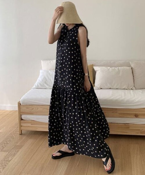 Flugge(フラッジー)の「ノースリーブドットロングワンピース(ワンピース・レディース・ブラック/ベージュ・MEDIUM/LARGE)」の18枚目の写真