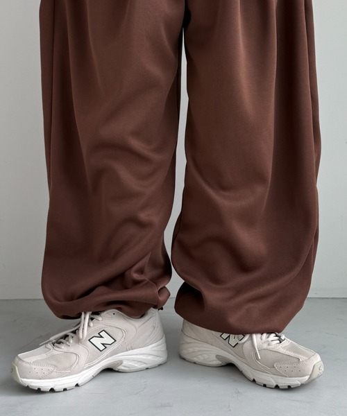 wee9s(ウィークス)の「super loose sweat pants / スーパールーズスウェットパンツ(スウェットパンツ・レディース・グレー/ブラック/ブラウン・FREE)」の9枚目の写真