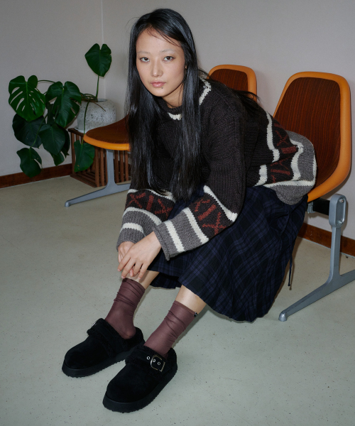 KHIHO(キホ)の「ネステルファースリッパブラック(サンダル・レディース・ブラック・23.5cm/23cm/24.5cm/24cm/25cm)」の3枚目の写真