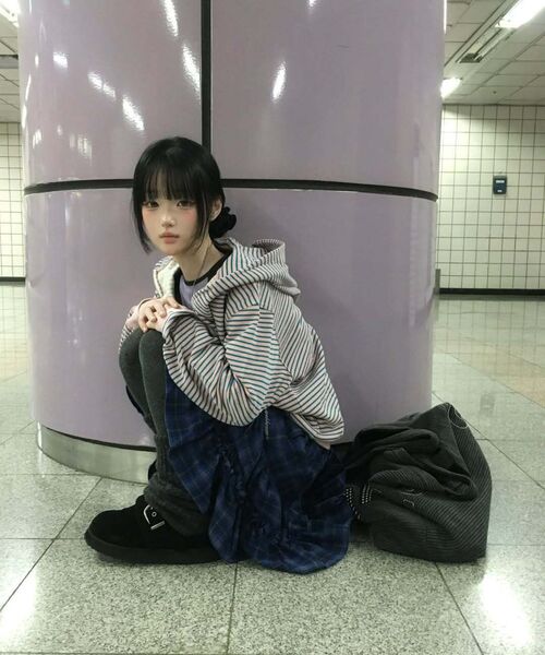KHIHO(キホ)の「ネステルファースリッパブラック(サンダル・レディース・ブラック・23.5cm/23cm/24.5cm/24cm/25cm)」の15枚目の写真