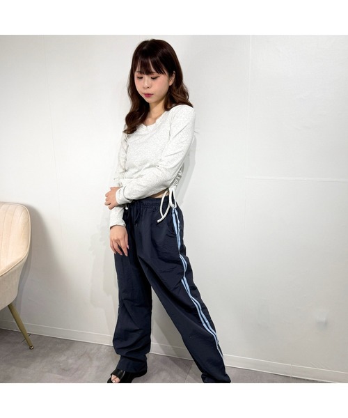 marcydorn(マーシードルン)の「ロングスリーブ トップス シャーリングデザイン ロングTシャツ カットソー(Tシャツ/カットソー・レディース・ブラック/ホワイト/ライトグレー・S/L)」の7枚目の写真