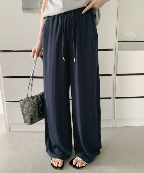 DAY CLOSET(デイ クローゼット)の「【大きいサイズ有/ゴム紐調節可】淡色ゆったりシルエット。リネンイージーワイドパンツ レディース(スウェットパンツ・レディース・ライトブルー/アイボリー/ピンク/ダークネイビー・L/M/XL)」の1枚目の写真