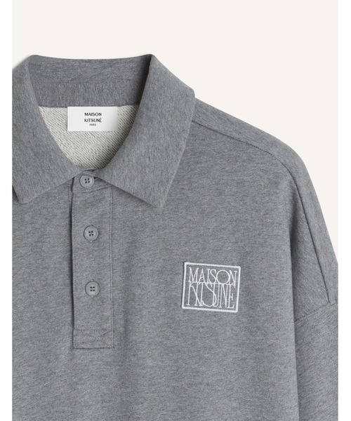 Maison Kitsune(メゾンキツネ)の「MAISON KITSUNE STAMP OVERSIZE POLO SWEASHIRT(スウェット・メンズ・グレー・M/S/XS/L)」の3枚目の写真