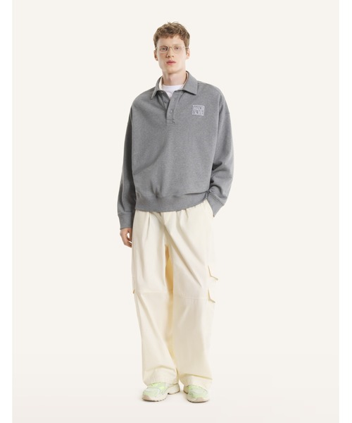 Maison Kitsune(メゾンキツネ)の「MAISON KITSUNE STAMP OVERSIZE POLO SWEASHIRT(スウェット・メンズ・グレー・M/S/XS/L)」の4枚目の写真