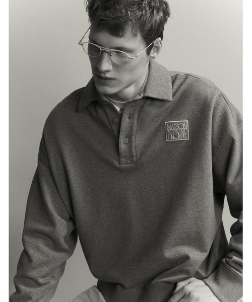 Maison Kitsune(メゾンキツネ)の「MAISON KITSUNE STAMP OVERSIZE POLO SWEASHIRT(スウェット・メンズ・グレー・M/S/XS/L)」の8枚目の写真