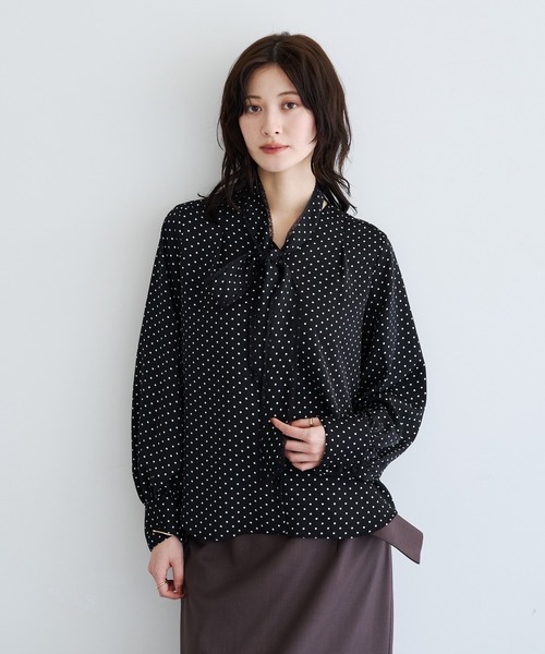 YECCA VECCA(イェッカヴェッカ)の「ドット柄レースボウタイ付きVネックブラウス(シャツ/ブラウス・レディース・ブラック/ブラウン・FREE)」の7枚目の写真
