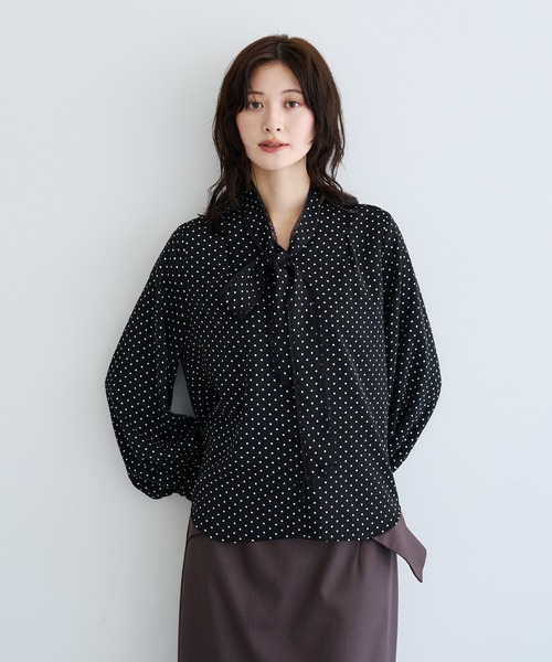 YECCA VECCA(イェッカヴェッカ)の「ドット柄レースボウタイ付きVネックブラウス(シャツ/ブラウス・レディース・ブラック/ブラウン・FREE)」の9枚目の写真