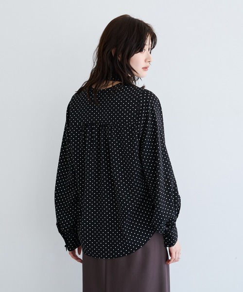 YECCA VECCA(イェッカヴェッカ)の「ドット柄レースボウタイ付きVネックブラウス(シャツ/ブラウス・レディース・ブラック/ブラウン・FREE)」の11枚目の写真