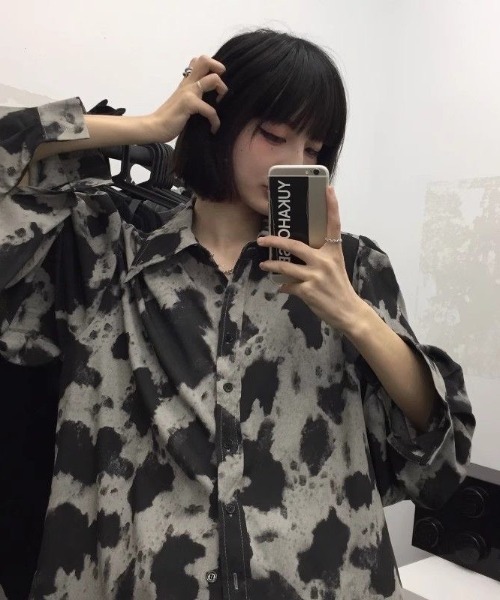 AVYL(アヴィル)の「タイダイ柄ボリュームスリーブオーバーシャツ(シャツ/ブラウス・レディース・グレー・M)」の4枚目の写真