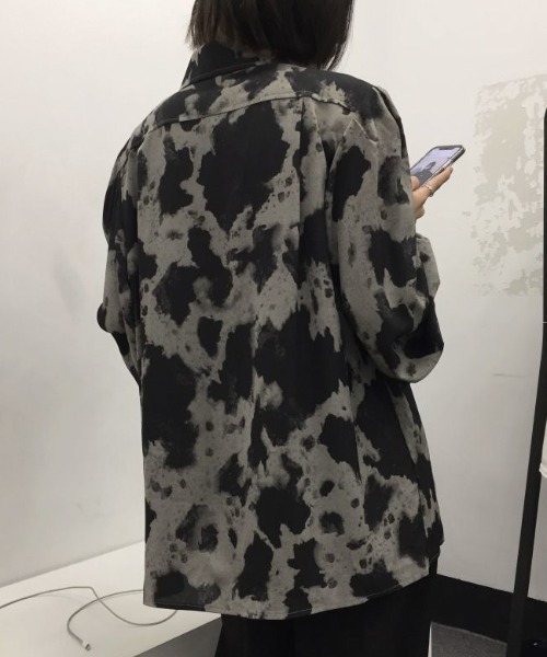 AVYL(アヴィル)の「タイダイ柄ボリュームスリーブオーバーシャツ(シャツ/ブラウス・レディース・グレー・M)」の7枚目の写真