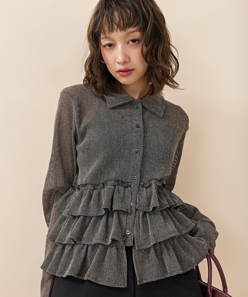 en CAnAF(エンカナフ)の「【甘さと抜け感を楽しめる】襟付きティアードフリルカーディガン(カーディガン/ボレロ・レディース・チャコールグレー/ブラウン/ブラック・フリー)」の3枚目の写真