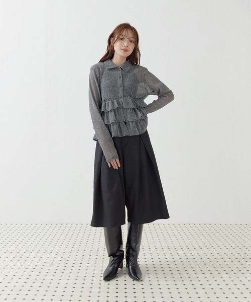 en CAnAF(エンカナフ)の「【甘さと抜け感を楽しめる】襟付きティアードフリルカーディガン(カーディガン/ボレロ・レディース・チャコールグレー/ブラウン/ブラック・フリー)」の8枚目の写真