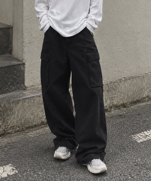 MOZMOZ(モズモズ)の「ワンタックコットンワイドカーゴパンツ3カラー(その他パンツ・メンズ・カーキ/ブラック/ベージュ・M/XL/XXL)」の4枚目の写真