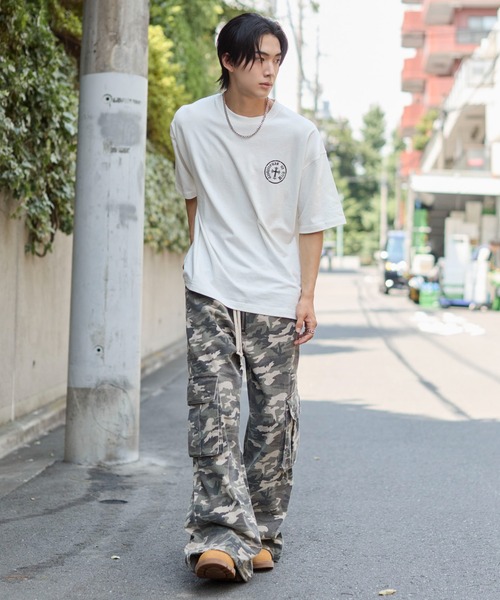 WEGO(ウィゴー)の「WEGO/【26年春夏新作】アクセ付きバーチカルロゴグラフィックT(Tシャツ/カットソー・メンズ・ブラック/ホワイト・LARGE/MEDIUM)」の3枚目の写真