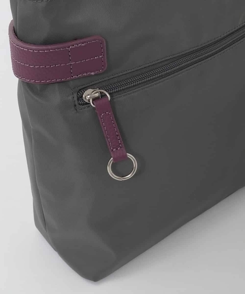 MK MICHEL KLEIN（エムケーミッシェルクラン）の「[撥水/軽量]アクセントレザースクエアショルダーバッグ（ショルダーバッグ・レディース・グレー/グリーン/ボルドー/キナリ・00）」の6枚目の写真