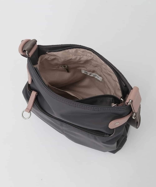 MK MICHEL KLEIN（エムケーミッシェルクラン）の「[撥水/軽量]アクセントレザースクエアショルダーバッグ（ショルダーバッグ・レディース・グレー/グリーン/ボルドー/キナリ・00）」の13枚目の写真