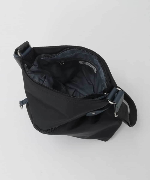 MK MICHEL KLEIN（エムケーミッシェルクラン）の「[撥水/軽量]アクセントレザースクエアショルダーバッグ（ショルダーバッグ・レディース・グレー/グリーン/ボルドー/キナリ・00）」の15枚目の写真