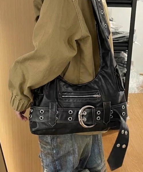 SHEPP(シープ)の「【26年秋冬新作】Y2K ベルト アイレットデザイン ラウンドワンハンドルショルダーバッグ(ショルダーバッグ・レディース・ブラック・F)」の10枚目の写真