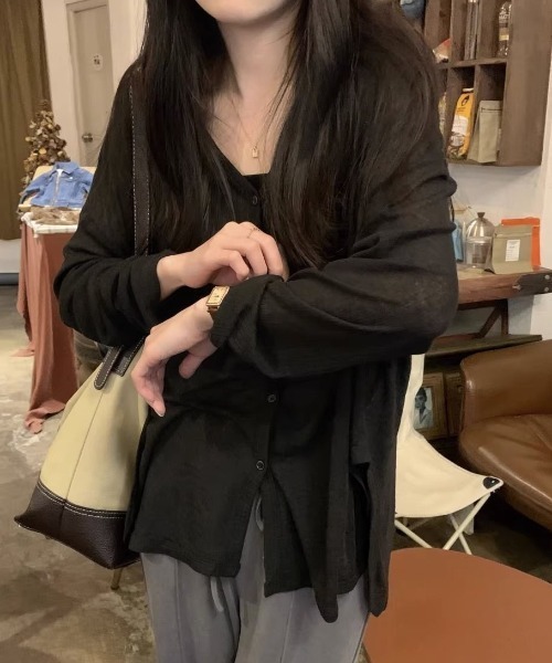 FLINEA(フリネア)の「Vネック薄手長袖カーディガン(カーディガン/ボレロ・レディース・グレー/ブラック・FREE)」の4枚目の写真