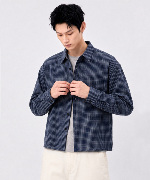 UNDEROFF(アンダーオフ)の「マイクロチェッククロップシャツネイビー(シャツ/ブラウス・メンズ・ネイビー・MEDIUM/LARGE/X-LARGE)」の6枚目の写真