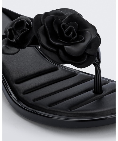 melissa(メリッサ)の「MELISSA THONG KITTEN HEEL PETALS(サンダル・レディース・ナチュラル/ブラック/ライラック・37/38/35-36/39)」の14枚目の写真