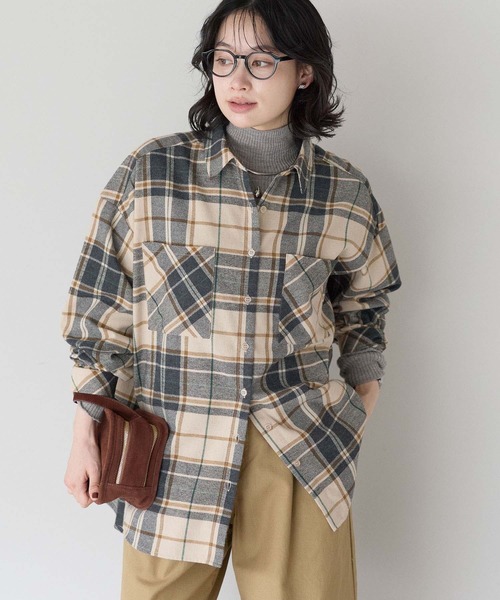 HEART MARKET（ハートマーケット）の「チェックシャツチュニック（ビジネスシャツ・レディース・グレー/ベージュ/レッド/グリーン/イエロー/ネイビー・FREE）」の3枚目の写真