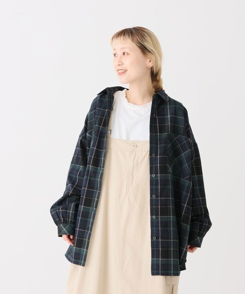 HEART MARKET（ハートマーケット）の「チェックシャツチュニック（ビジネスシャツ・レディース・グレー/ベージュ/レッド/グリーン/イエロー/ネイビー・FREE）」の4枚目の写真