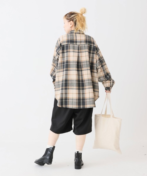 HEART MARKET（ハートマーケット）の「チェックシャツチュニック（ビジネスシャツ・レディース・グレー/ベージュ/レッド/グリーン/イエロー/ネイビー・FREE）」の16枚目の写真