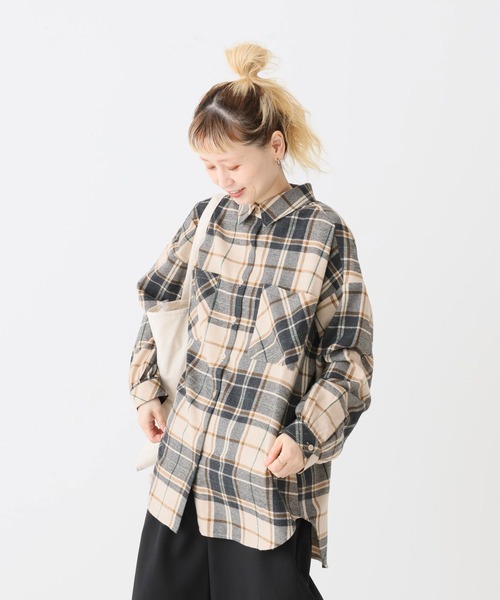 HEART MARKET（ハートマーケット）の「チェックシャツチュニック（ビジネスシャツ・レディース・グレー/ベージュ/レッド/グリーン/イエロー/ネイビー・FREE）」の17枚目の写真